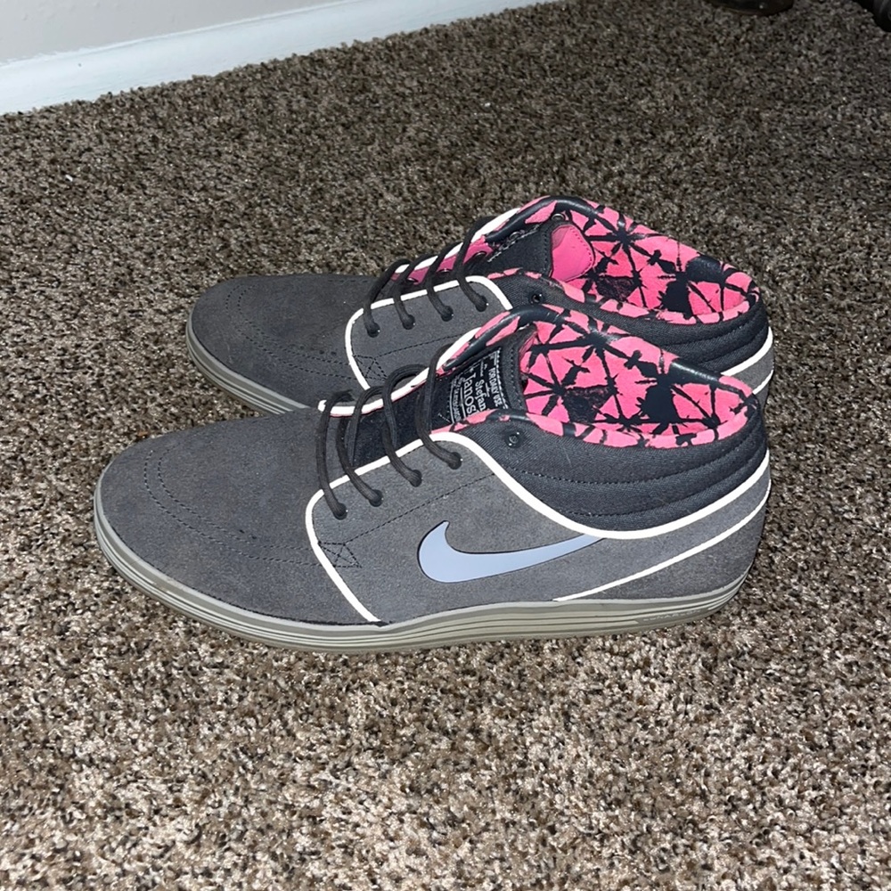 Nike skateboarding shoes